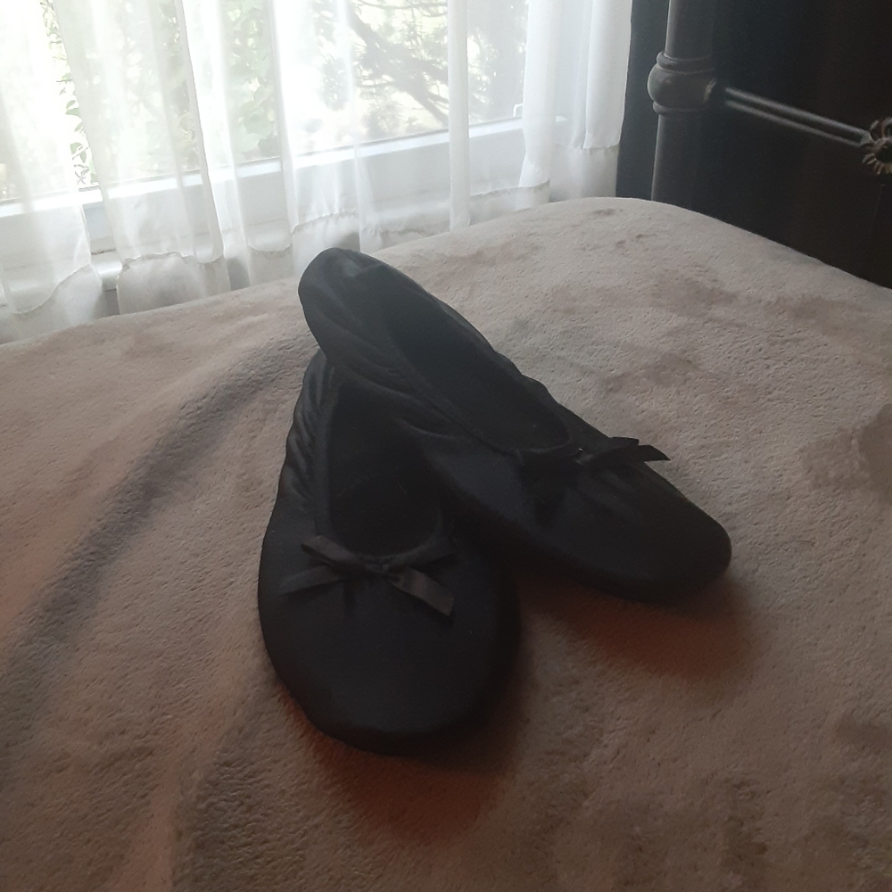 Black slippers